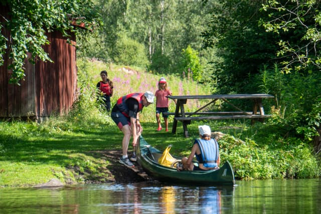 Canoe transport at Korslång Smedja