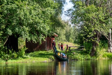 Canoe transport at Korslång Smedja