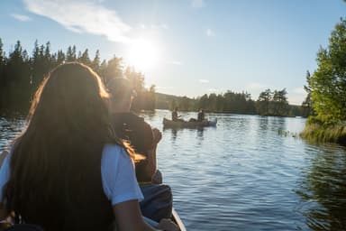 A group of canoes on the Långvattnet lake in the Malingsbo-Kloten Nature Reserve.