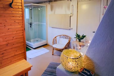 El área de descanso fuera de la sauna.