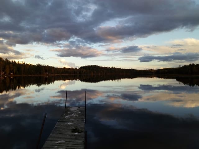 Bryggan vid vildmarkscampingen.
